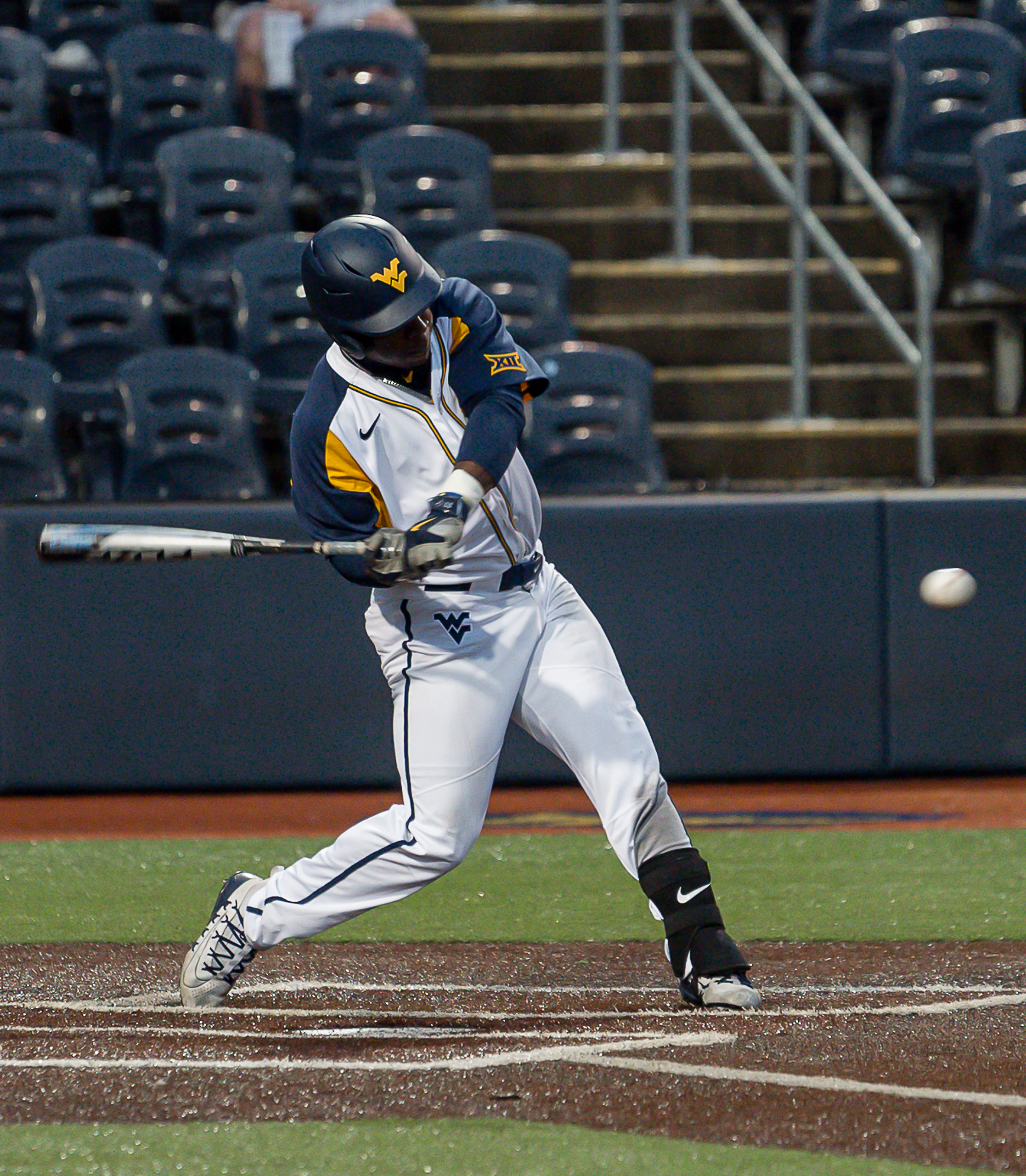 WVU baseball takes game two in back-and-forth against Kansas Jayhawks, 10-7, Baseball