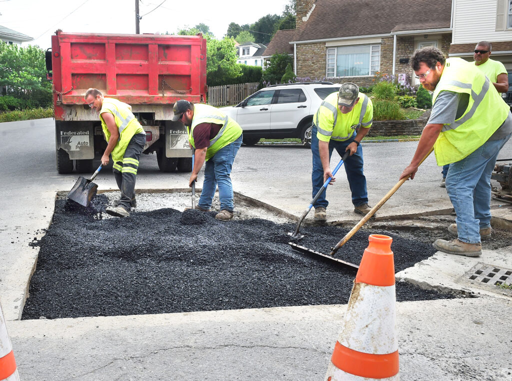 MUB workers spread asphalt