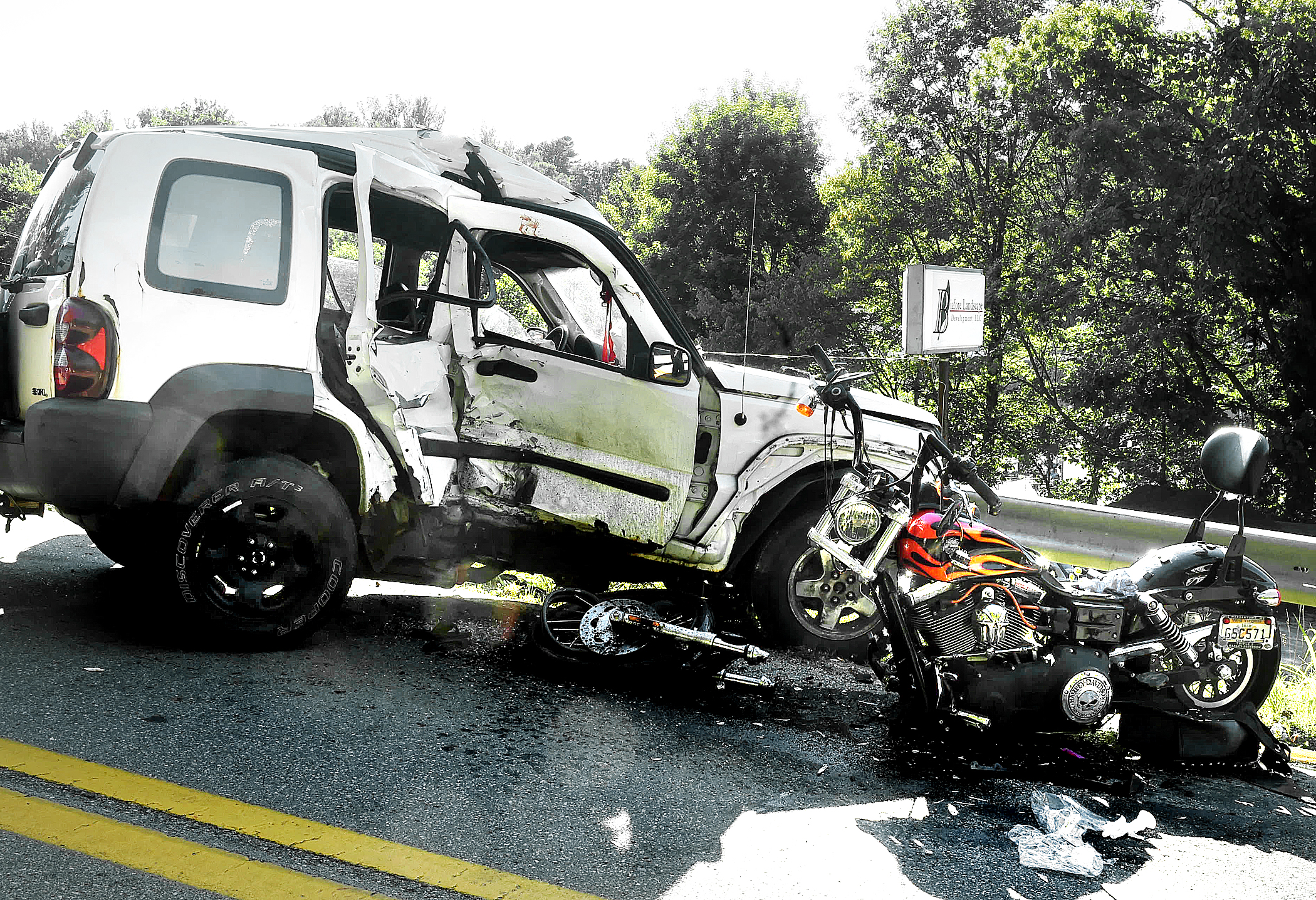 2 motorcycle crash into van on Jefferson and Fulton : r/grandrapids