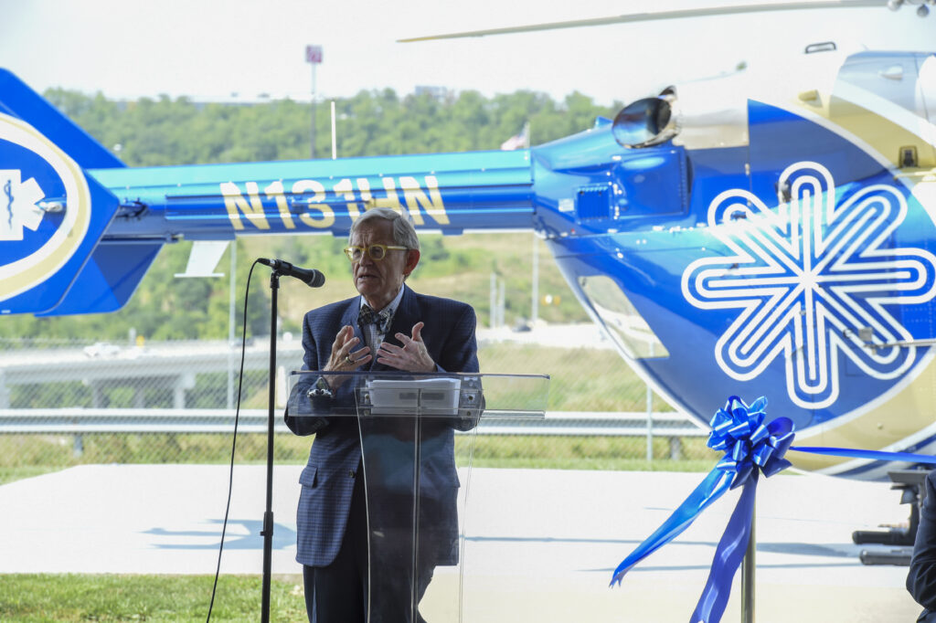 gordon gee at helicopter dedication