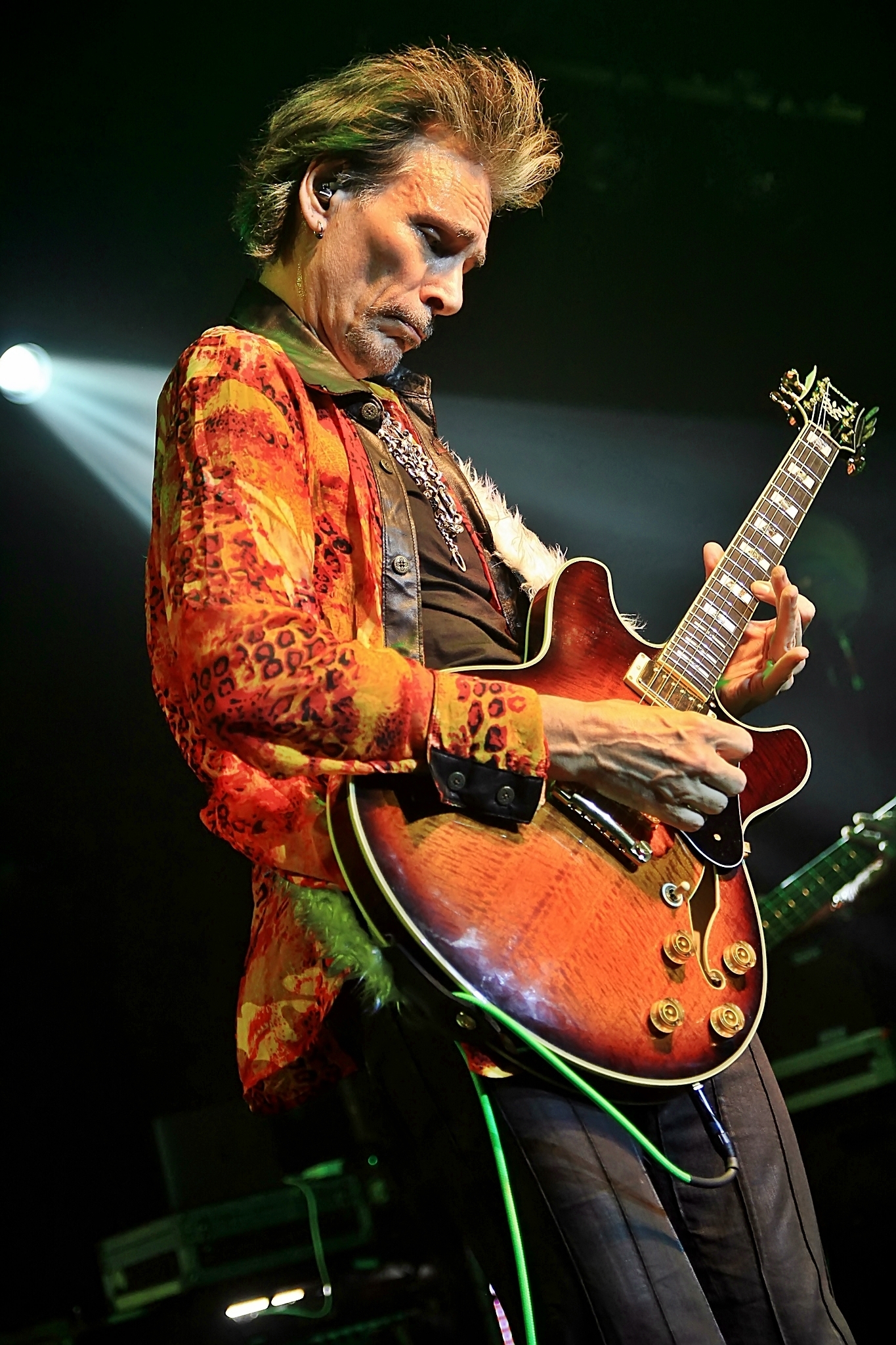 Music at the Met Steve Vai shows off tripledeck guitar on tour