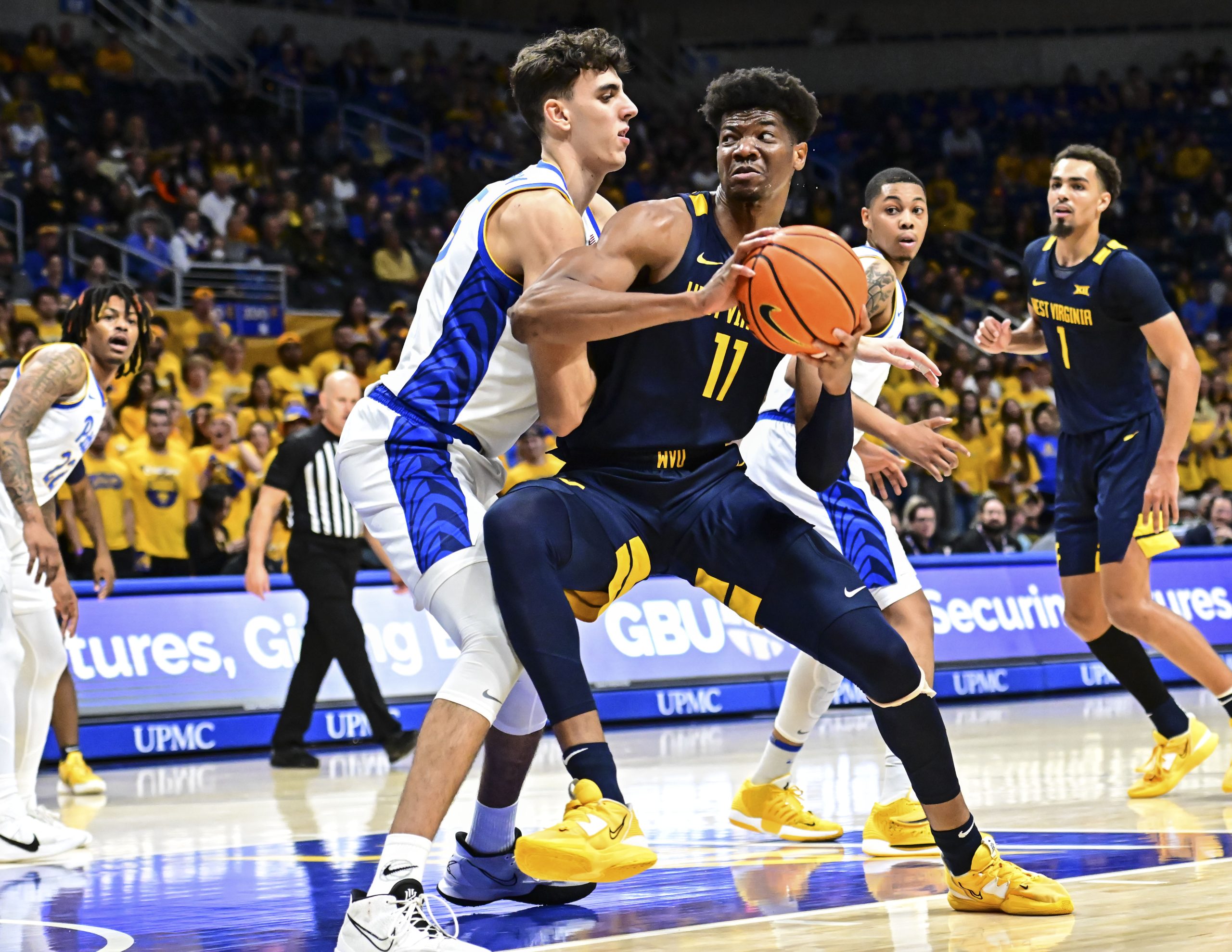 Goggles vs. goggles: WVU's Williams meets bespectacled big man, Sports