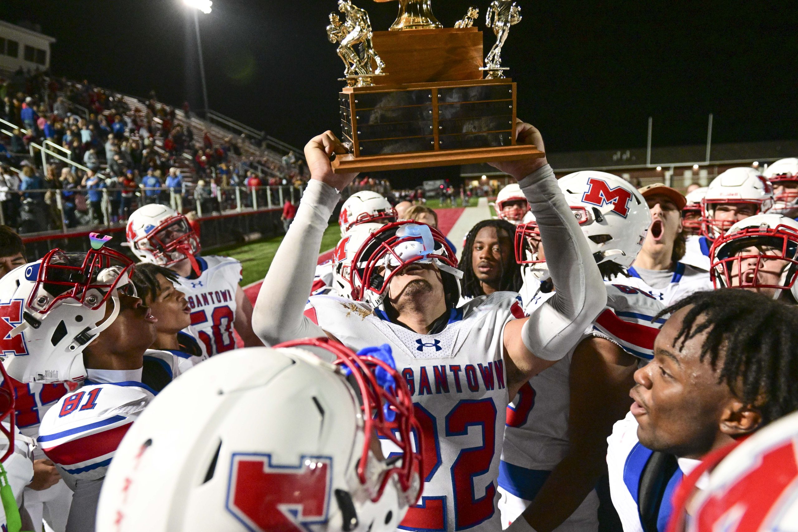 Secondhalf spark lifts to MoHawk Bowl victory, 2618, over