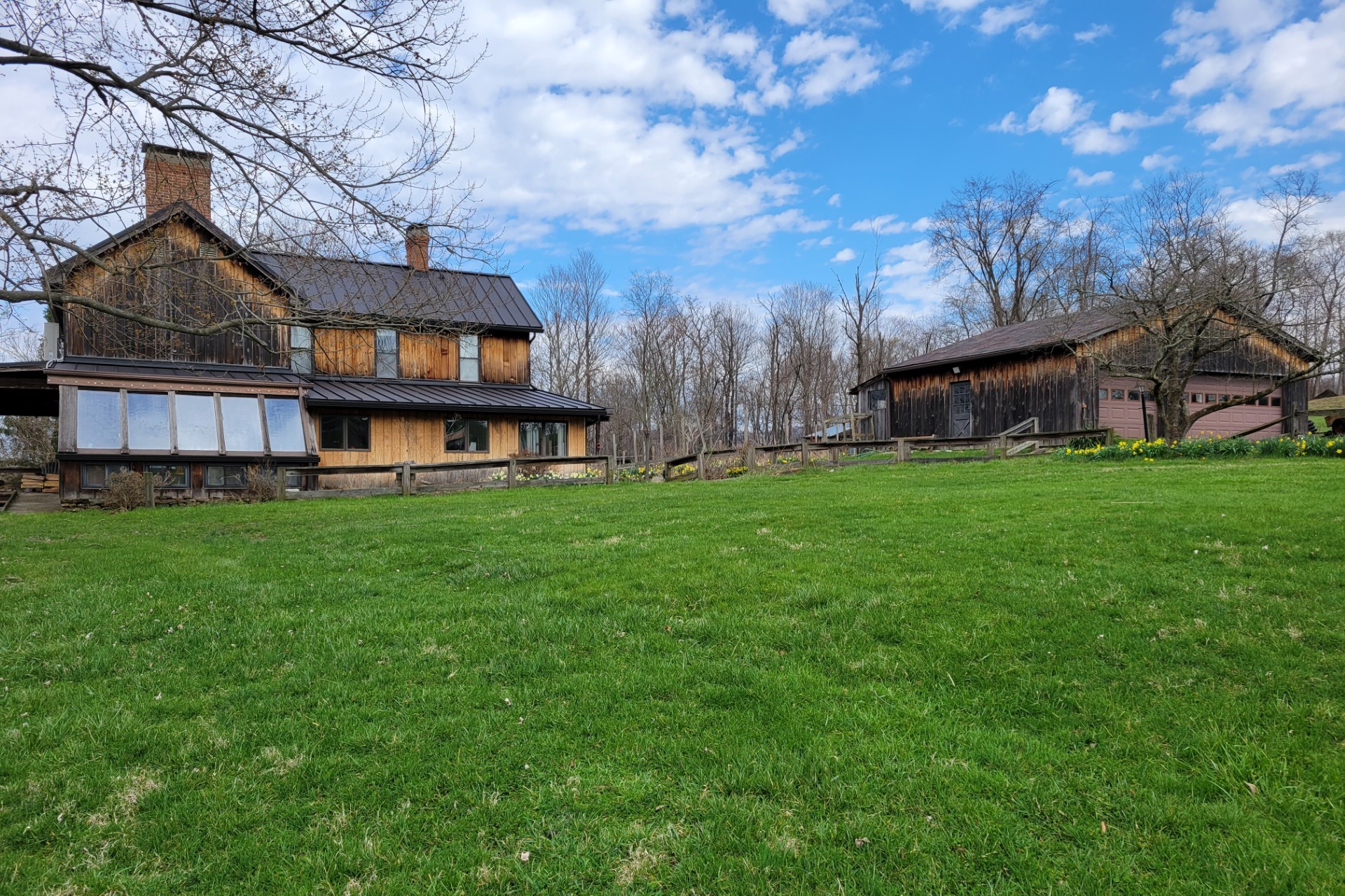 Art at Ridge Way Farm aims to promote Appalachian artists and support a veteran-focused service dog program